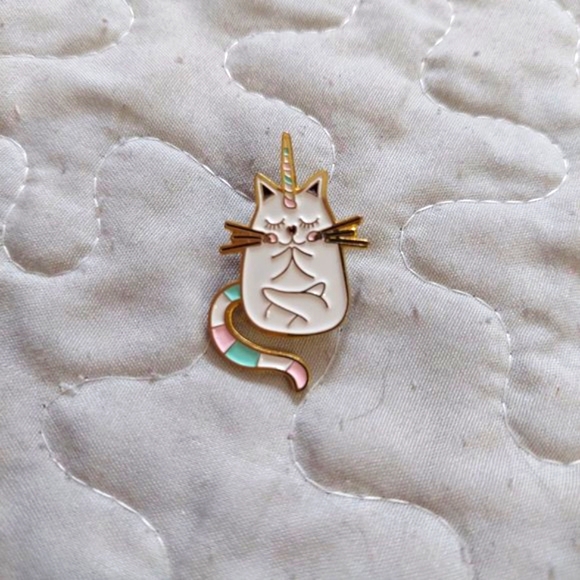 (3 for 12$) Pastel unicorn cat enamel pin - Picture 1 of 1